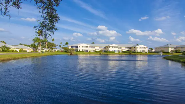 Vero Beach, FL 32962,605 W Lake Jasmine CIR 207