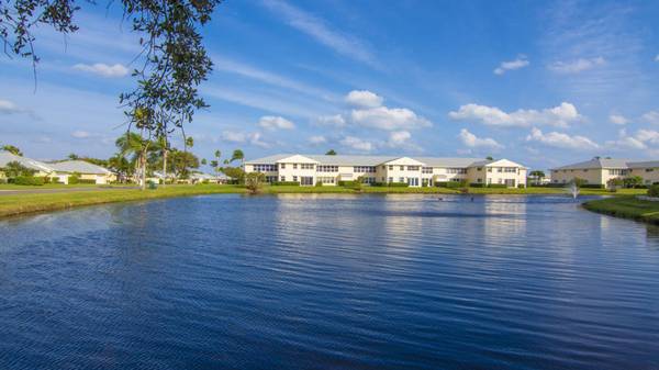 Vero Beach, FL 32962,605 W Lake Jasmine CIR 207