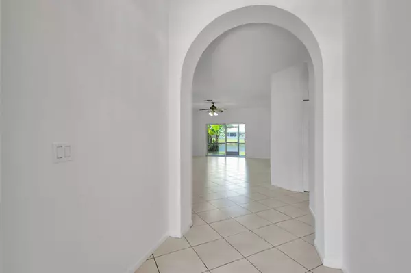West Palm Beach, FL 33411,8620 Pine Cay