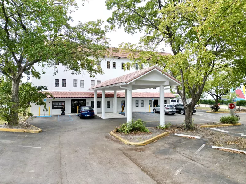 2889 N 10th AVE 303, Palm Springs, FL 33461