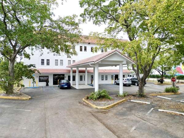 2889 N 10th AVE 303, Palm Springs, FL 33461