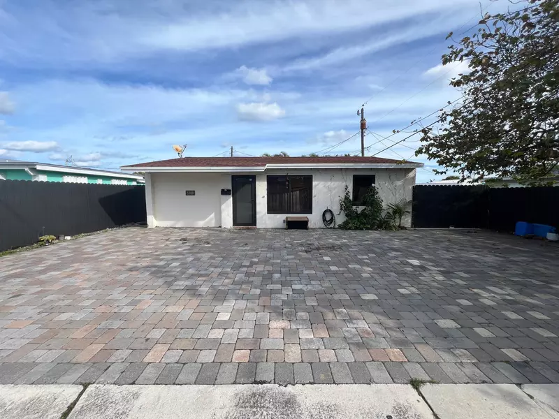 5008 Parker AVE, West Palm Beach, FL 33405