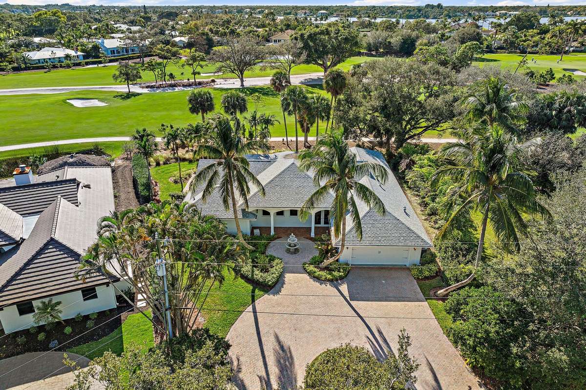 Tequesta, FL 33469,209 W Fairway