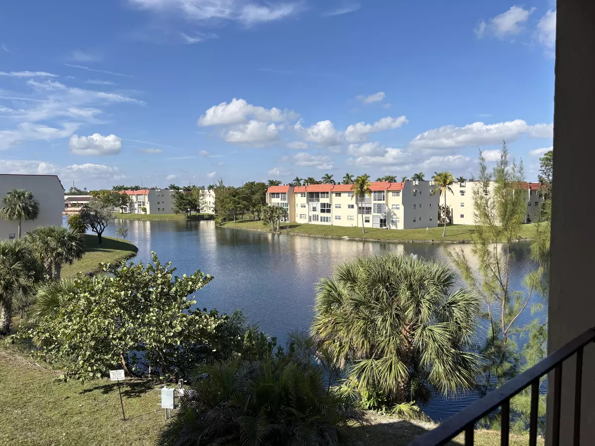 Sunrise, FL 33322,3001 E Sunrise Lakes DR 308