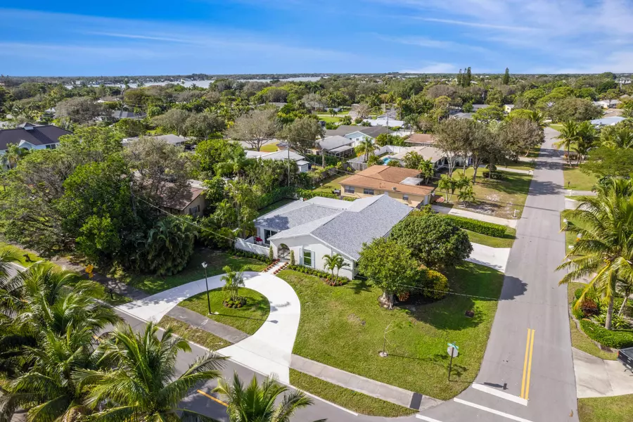 1604 Seabrook RD, Tequesta, FL 33469