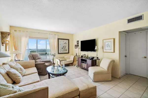 Sunny Isles Beach, FL 33160,400 Kings Point DR 1202