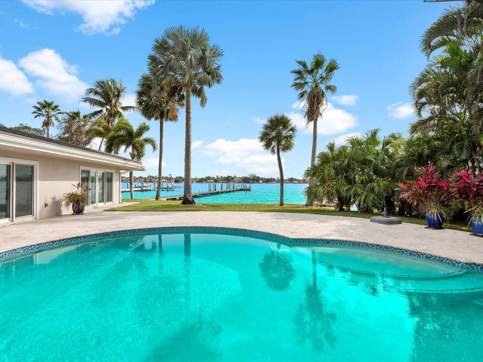 714 S Lake DR, Lantana, FL 33462
