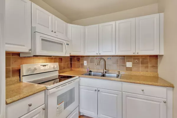 162 Coventry G, West Palm Beach, FL 33417