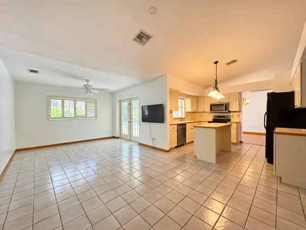 Vero Beach, FL 32962,495 11th CT