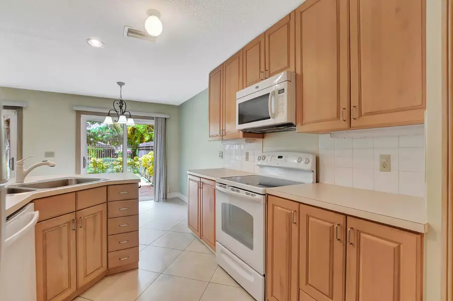 5648 Santiago CIR, Boca Raton, FL 33433