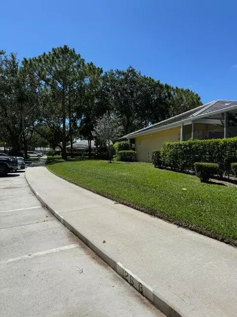 Palm Beach Gardens, FL 33403,2602 Lakemont CT