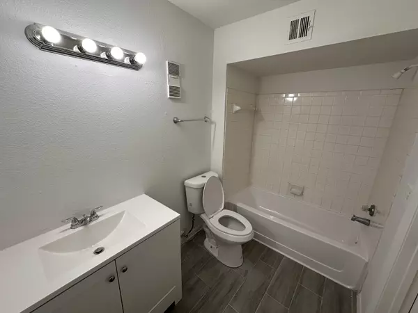 West Palm Beach, FL 33409,1401 Village BLVD 1512