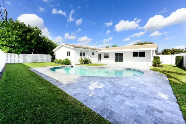 4 Tam O Shanter LN, Boca Raton, FL 33431