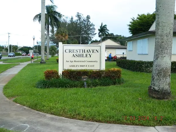 4780 E Cresthaven BLVD E, West Palm Beach, FL 33415