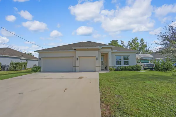 6579 NW Omega RD, Port Saint Lucie, FL 34983