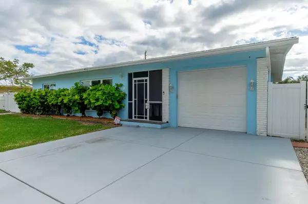 1110 SE Mayfair LN, Port Saint Lucie, FL 34952