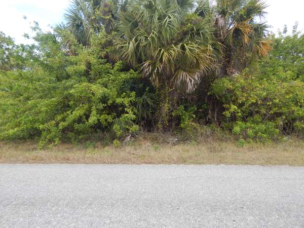 Lehigh Acres, FL 33974,929 Lakeside DR