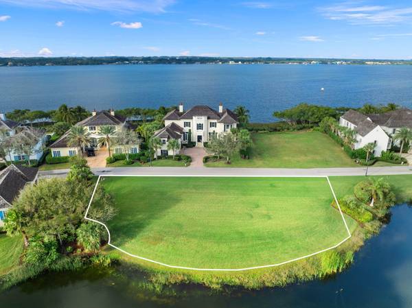 9250 W Marsh Island DR, Vero Beach, FL 32963