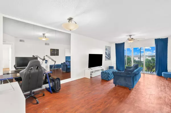 Deerfield Beach, FL 33064,1101 Crystal Lake DR 309