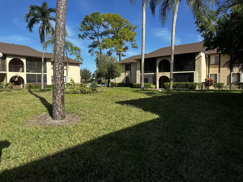 441 Pine Glen LN C-2, Greenacres, FL 33463