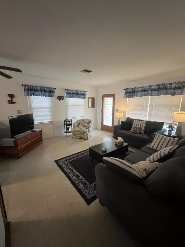 Jensen Beach, FL 34957,1622 NE Maureen CT