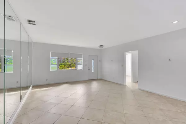 West Palm Beach, FL 33405,5015 S Olive AVE