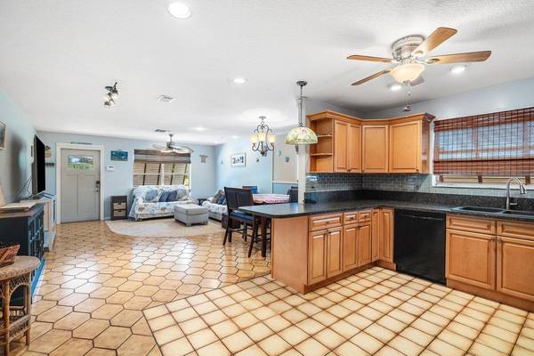 Lake Worth, FL 33463,7741 4th TER