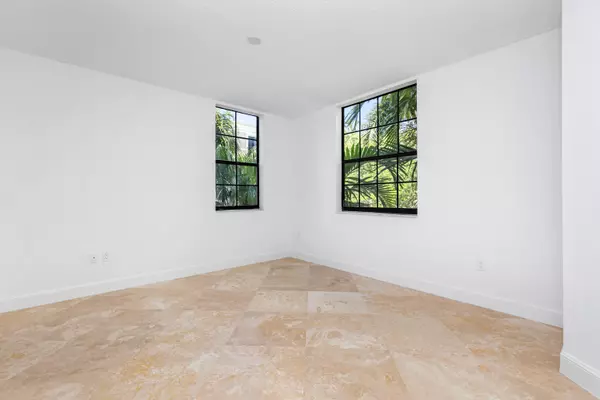 West Palm Beach, FL 33401,630 S Sapodilla AVE 316