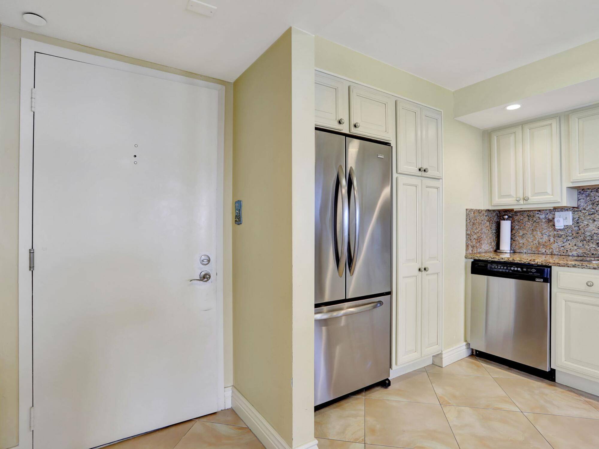 Pompano Beach, FL 33062,525 N Ocean BLVD 1114
