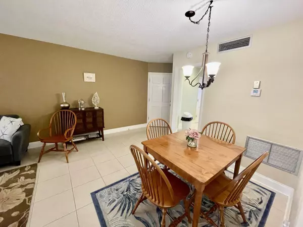 Tequesta, FL 33469,5 Westwood AVE 203d