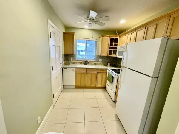 Tequesta, FL 33469,5 Westwood AVE 203d