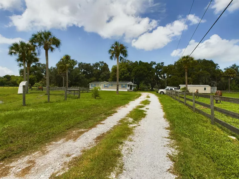 945 Ellerbee RD, Okeechobee, FL 34972