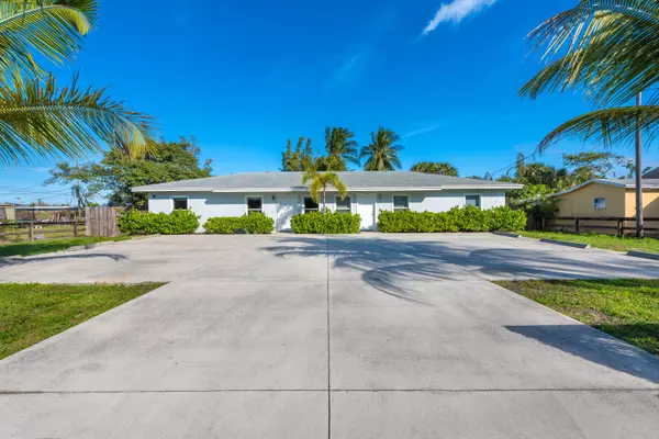 2449 Saranac AVE, West Palm Beach, FL 33409