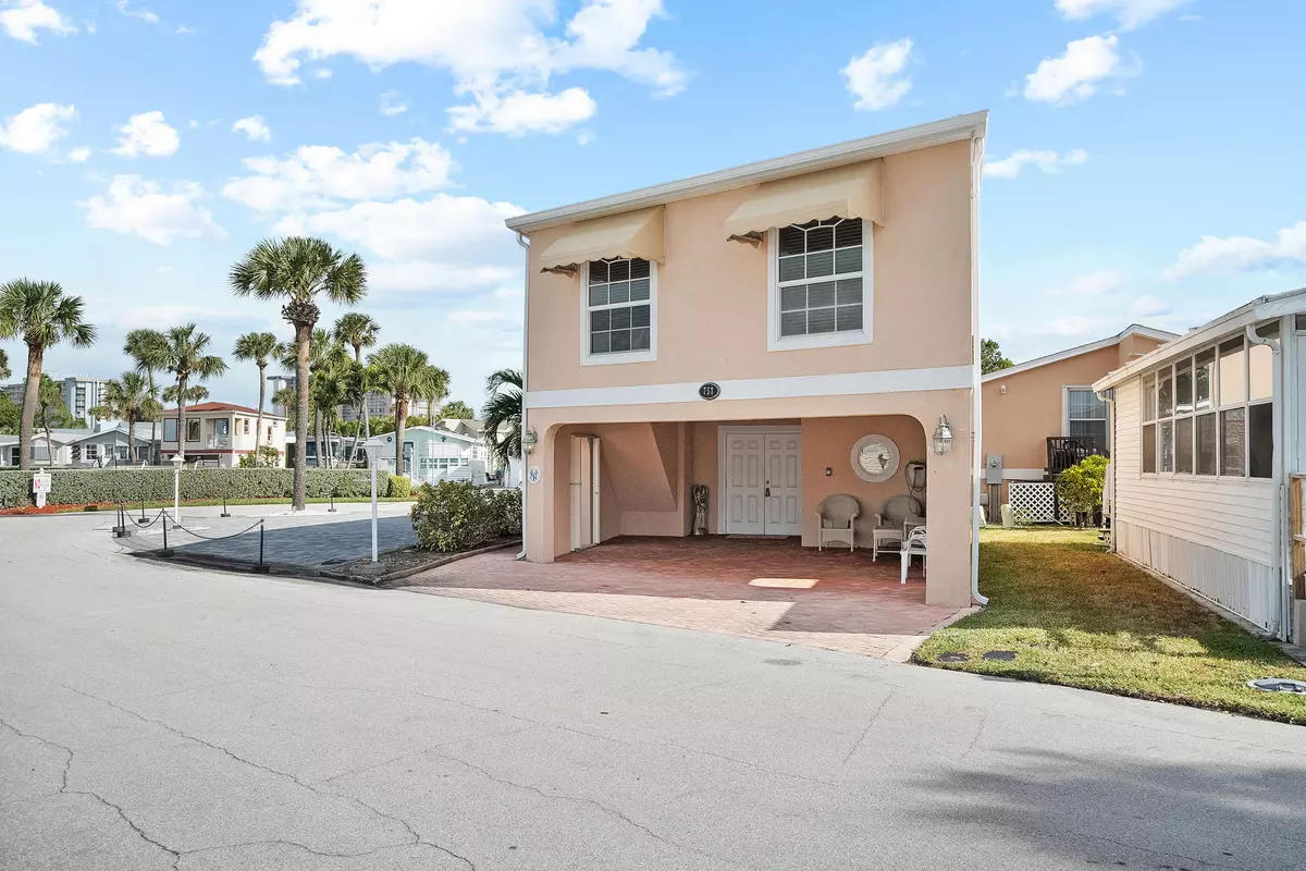 Jensen Beach, FL 34957,10701 S Ocean BLVD 757