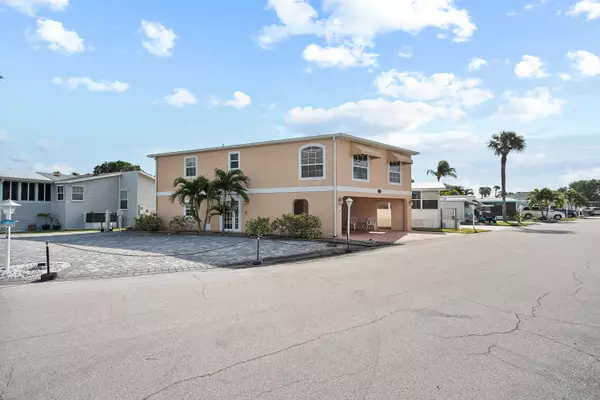 Jensen Beach, FL 34957,10701 S Ocean BLVD 757