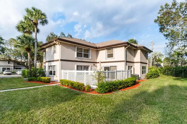 2 Amherst CT C, Royal Palm Beach, FL 33411