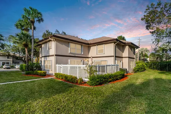 2 Amherst CT C, Royal Palm Beach, FL 33411