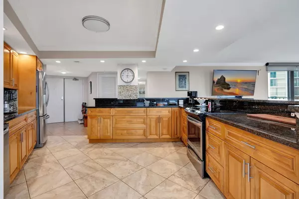 Singer Island, FL 33404,5420 N Ocean DR 206