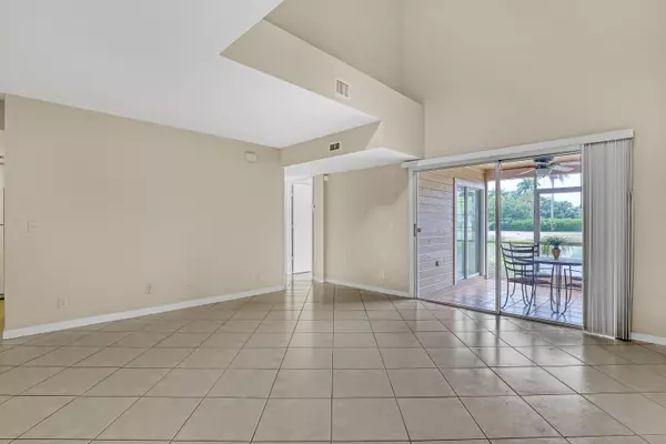 Boca Raton, FL 33486,5303 Buckhead CIR 102