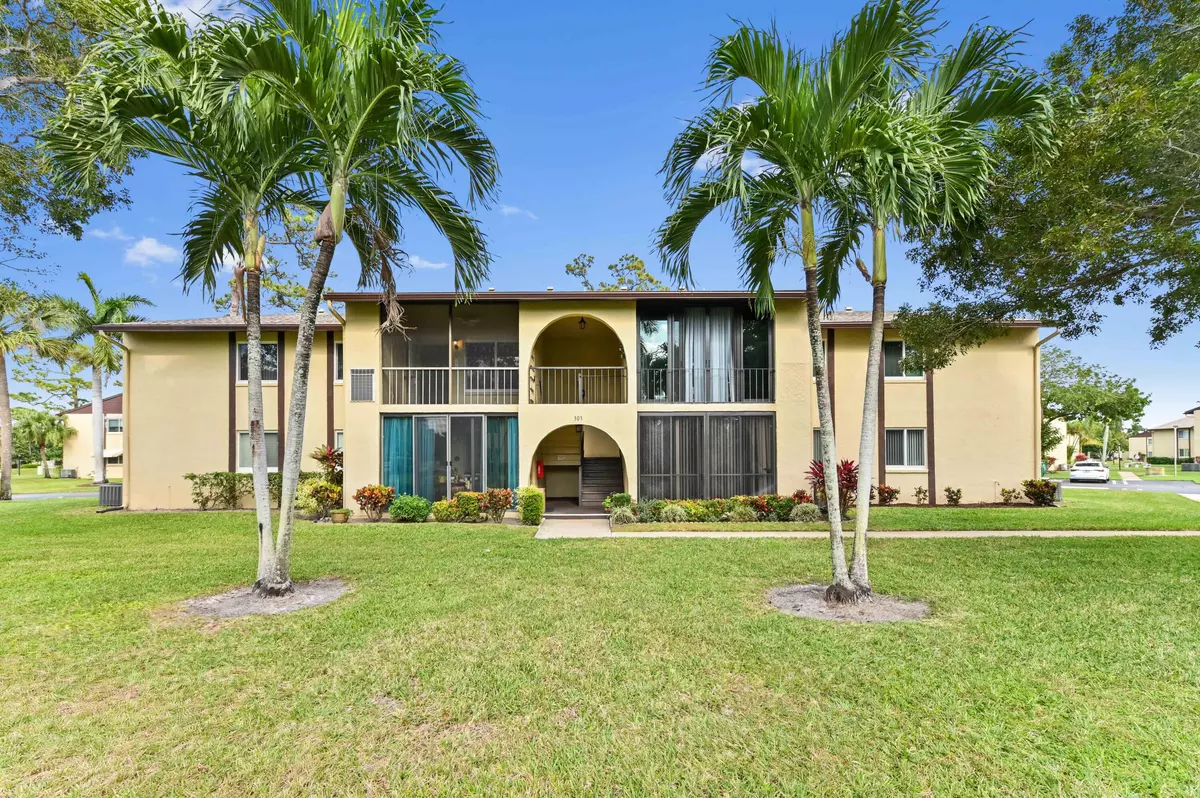 Greenacres, FL 33463,303 Pine Ridge CIR C-2