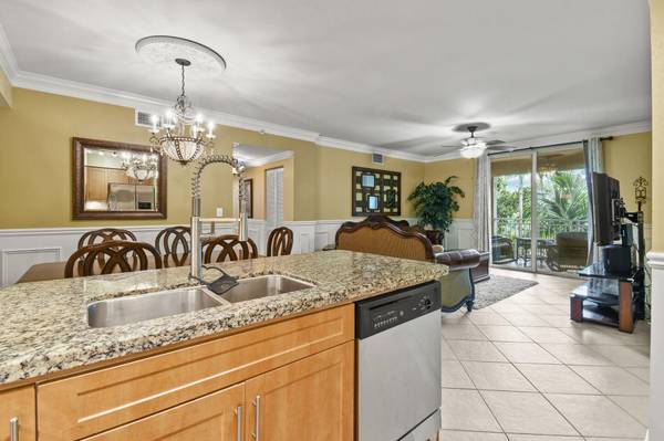 6450 Emerald Dunes DR 304, West Palm Beach, FL 33411