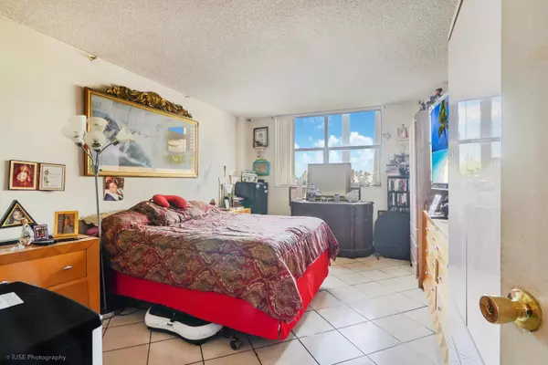 Sunny Isles Beach, FL 33160,210 174 ST M18