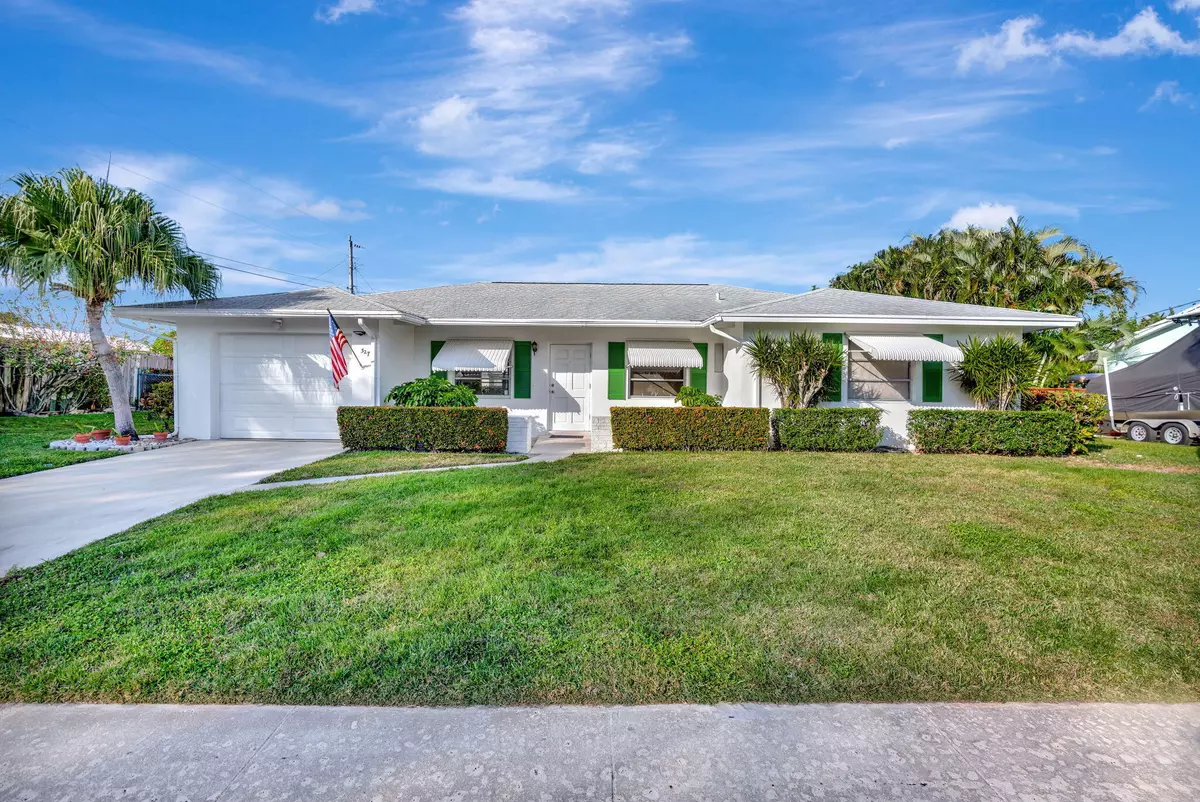 Tequesta, FL 33469,327 Leigh RD