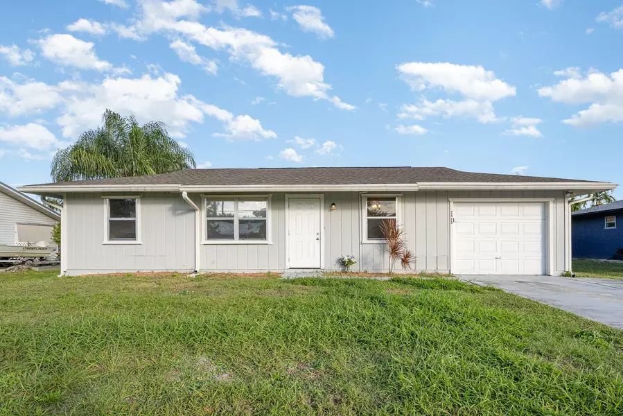 2473 SW Warwick ST, Port Saint Lucie, FL 34984