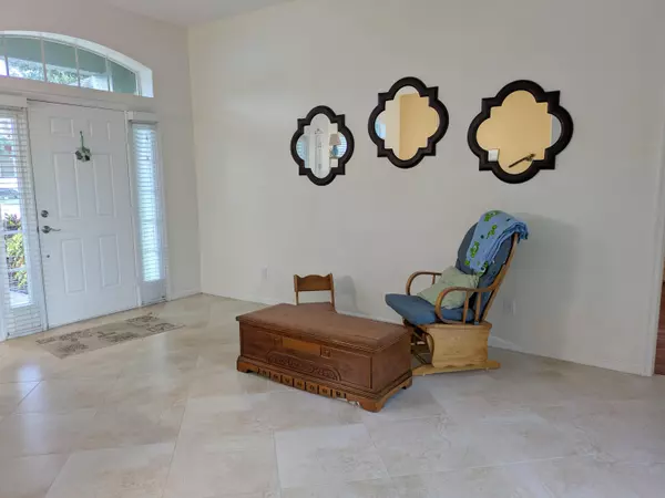 Port Saint Lucie, FL 34953,302 SW Log DR