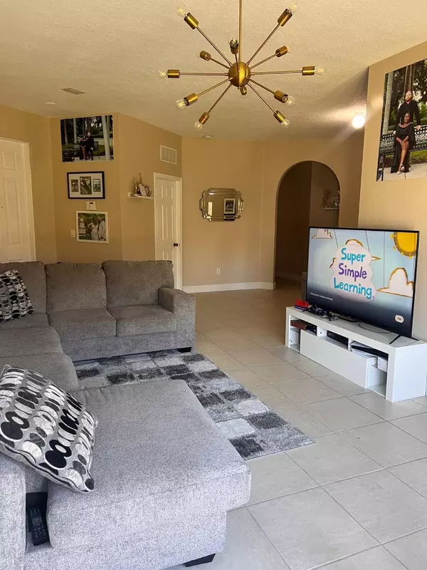 Port Saint Lucie, FL 34986,252 SW Manatee Springs WAY