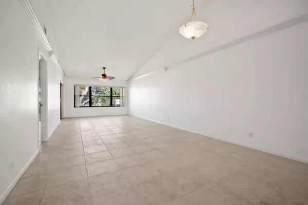 Lake Worth, FL 33467,4745 Lucerne Lakes Blvd 207