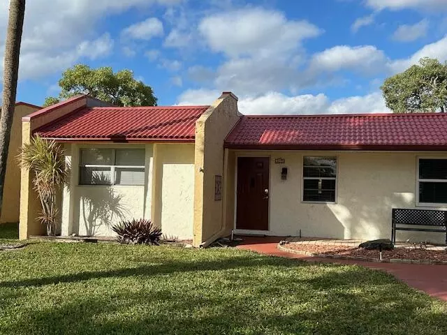 435 Lake Helen DR, West Palm Beach, FL 33411