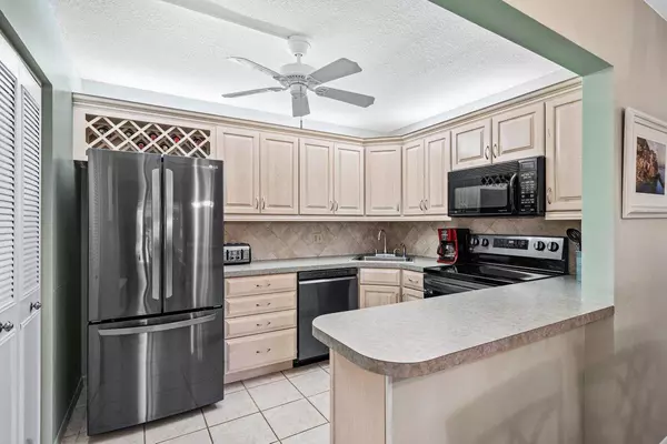 Greenacres, FL 33463,313 Knotty Pine CIR A-1