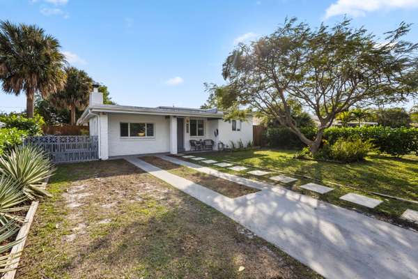 1225 N 15th AVE, Lake Worth Beach, FL 33460